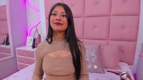 Snapshot of daisysnugs chatting on 10.30.25 Mariana online show from 10.30.25