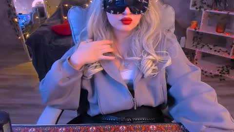 Snapshot of daisyvale chatting on 02.19.26 Daisy online show from 02.19.26