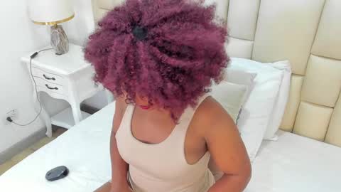 Snapshot of dakhota___ chatting on 10.08.25 Brisa online show from 10.08.25