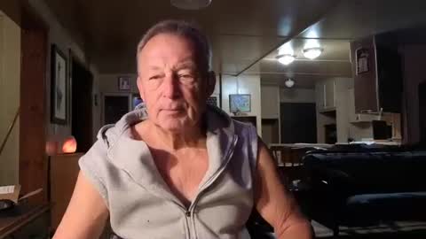 Snapshot of dakit2 chatting on 10.12.25 dakit online show from 10.12.25