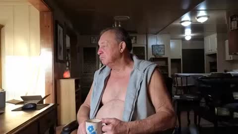 Snapshot of dakit2 chatting on 10.17.25 dakit online show from 10.17.25