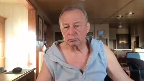 Snapshot of dakit2 chatting on 10.25.25 dakit online show from 10.25.25