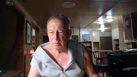 Snapshot of dakit2 chatting on 10.28.25 dakit online show from 10.28.25