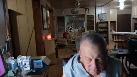 Snapshot of dakit2 chatting on 11.04.25 dakit online show from 11.04.25