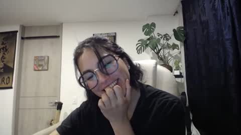 IG  dakotasofiaa online show from 12.20.24