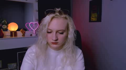 Snapshot of dakota4you chatting on 03.10.25 Dakota online show from 03.10.25