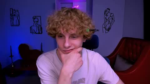 Snapshot of dakota4you chatting on 03.10.25 Dakota online show from 03.10.25