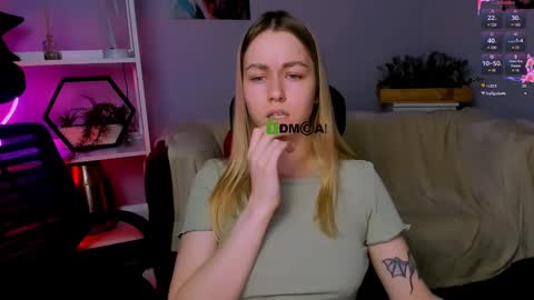 Snapshot of dakota4you chatting on 03.11.25 Dakota online show from 03.11.25