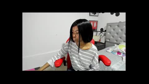 Snapshot of dakota_evans18 chatting on 10.21.25 DAKOTA online show from 10.21.25