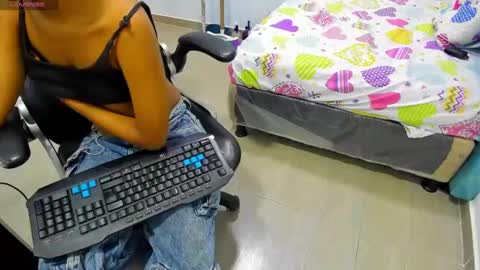 Snapshot of dakota_evans18 chatting on 10.28.25 DAKOTA online show from 10.28.25