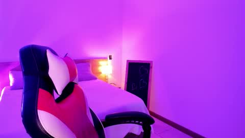 Snapshot of dakota_mars chatting on 09.25.25 dakota_mars online show from 09.25.25