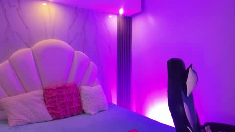 Snapshot of dakota_mars chatting on 10.22.25 dakota_mars online show from 10.22.25