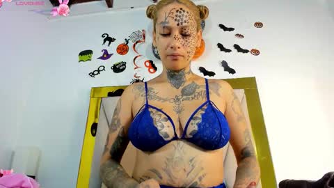 Snapshot of dakota_stream chatting on 10.29.25 dakota_stream online show from 10.29.25