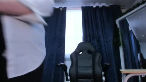 Dakotaagray online show from 12.22.25