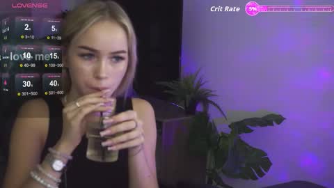 Snapshot of dakotaajohnnson chatting on 09.12.25 dakotaajohnnson online show from 09.12.25