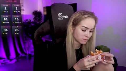 Snapshot of dakotaajohnnson chatting on 09.18.25 dakotaajohnnson online show from 09.18.25