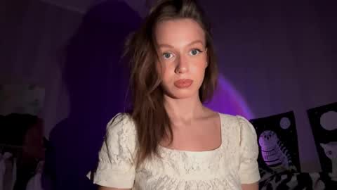 Snapshot of dakotabagaoisan chatting on 10.30.25 Carrie online show from 10.30.25