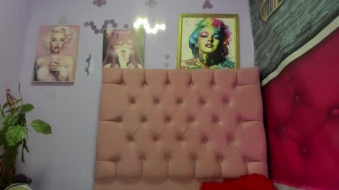 Snapshot of dakotaks chatting on 10.18.25 Mariana online show from 10.18.25