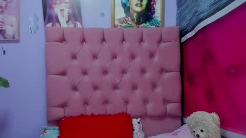 Snapshot of dakotaks chatting on 10.23.25 Mariana online show from 10.23.25