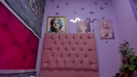 Snapshot of dakotaks chatting on 11.15.25 Mariana online show from 11.15.25