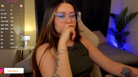 dakottaa__ online show from 12.04.25