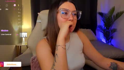dakottaa__ online show from 12.17.25