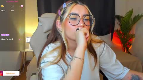 Snapshot of dakottaa__ chatting on 06.24.26 dakottaa__ online show from 06.24.26