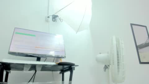 Snapshot of dalia_2 chatting on 10.23.25 Ren online show from 10.23.25