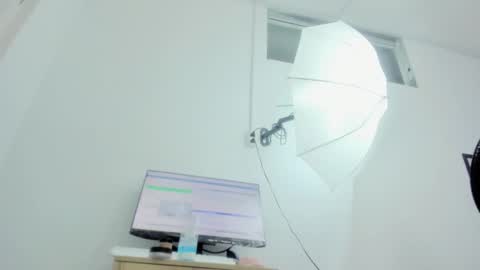 Snapshot of dalia_2 chatting on 11.09.25 Ren online show from 11.09.25