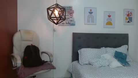 Snapshot of dalila_22 chatting on 10.04.25 Dalila online show from 10.04.25