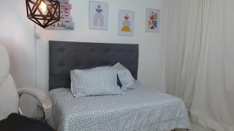 Snapshot of dalila_22 chatting on 10.17.25 Dalila online show from 10.17.25