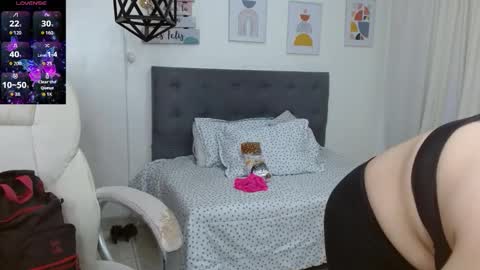 Snapshot of dalila_22 chatting on 10.20.25 Dalila online show from 10.20.25