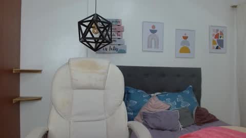 Snapshot of dalila_22 chatting on 10.30.25 Dalila online show from 10.30.25