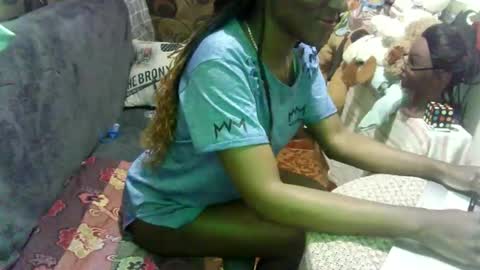 Snapshot of dalila_b chatting on 11.06.25 Dali online show from 11.06.25