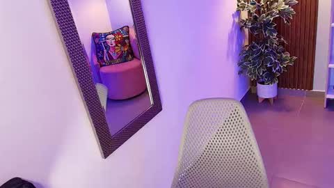 Snapshot of dalila_sky chatting on 10.16.25 Dalila online show from 10.16.25