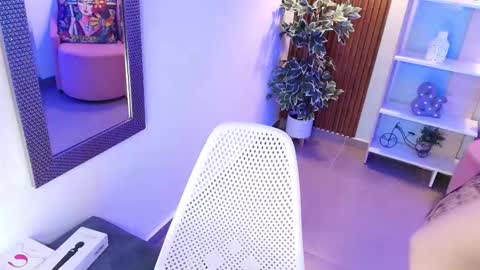 Snapshot of dalila_sky chatting on 10.18.25 Dalila online show from 10.18.25