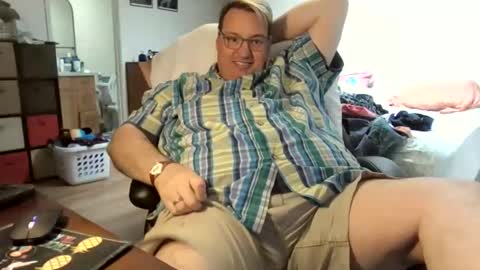 Snapshot of dallenmadrid chatting on 05.17.26 Dallen Madrid online show from 05.17.26