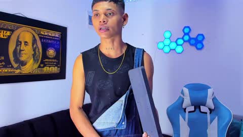 Snapshot of damar_felipe chatting on 12.17.24 damar_felipe online show from 12.17.24