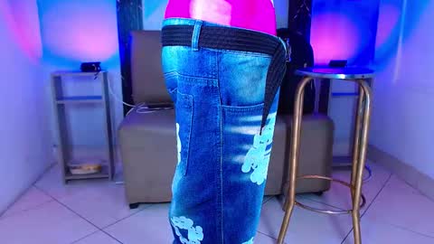 Snapshot of damar_felipe chatting on 09.25.25 damar_felipe online show from 09.25.25