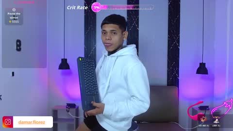 Snapshot of damar_felipe chatting on 10.10.25 damar_felipe online show from 10.10.25