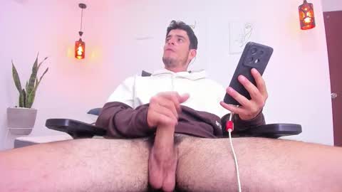 Snapshot of damian_bull chatting on 10.20.25 D A M I A N online show from 10.20.25