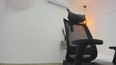 Snapshot of damian_bull chatting on 11.01.25 D A M I A N online show from 11.01.25