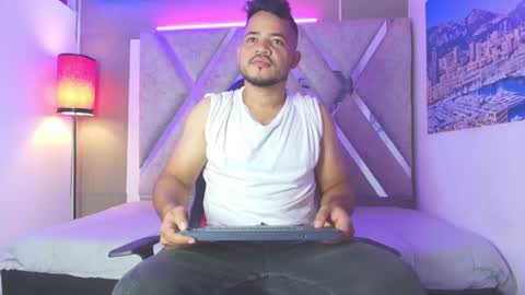 Snapshot of damian_lux69 chatting on 05.20.26 DAMIAN LUX online show from 05.20.26