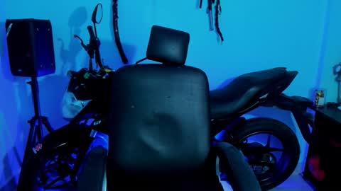 Snapshot of damian_torner chatting on 10.06.25 Damian torner online show from 10.06.25