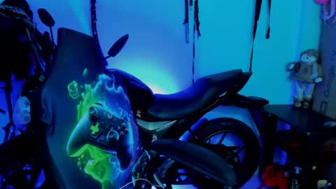 Snapshot of damian_torner chatting on 10.14.25 Damian torner online show from 10.14.25