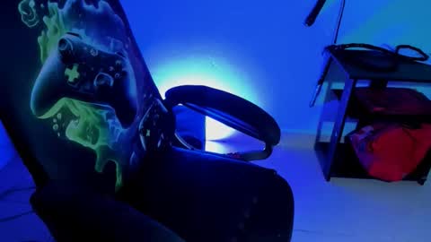 Snapshot of damian_torner chatting on 11.04.25 Damian torner online show from 11.04.25