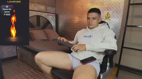 Snapshot of damianphill chatting on 12.21.24 Damian Phill online show from 12.21.24