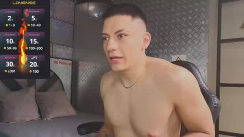 Snapshot of damianphill chatting on 12.22.24 Damian Phill online show from 12.22.24