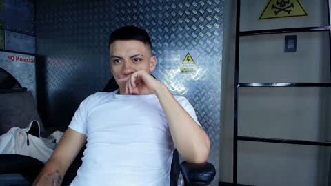 Snapshot of damianphill chatting on 01.03.25 Damian Phill online show from 01.03.25