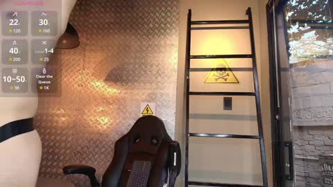 Snapshot of damianphill chatting on 01.04.25 Damian Phill online show from 01.04.25